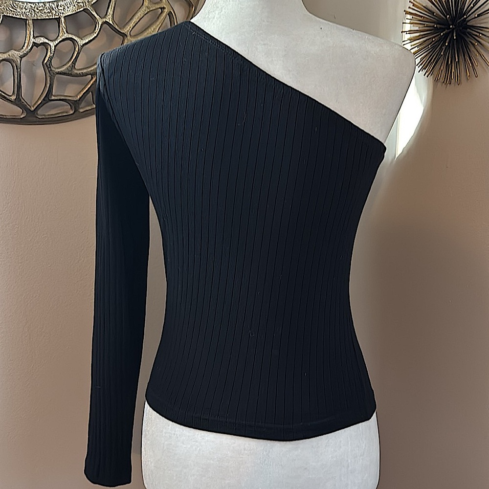 Black Ribbed One Sleeve Top - Picture 4 of 5